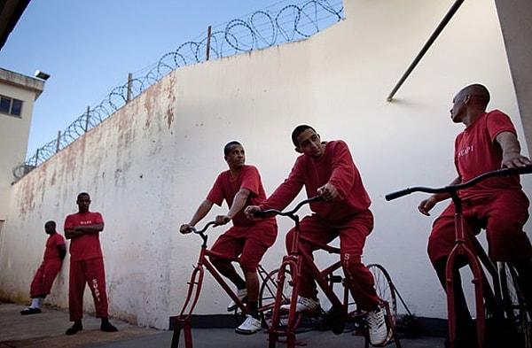 8. Hapishanelerde bulunan bisikletler ile Brezilya için elektrik üretiliyor.