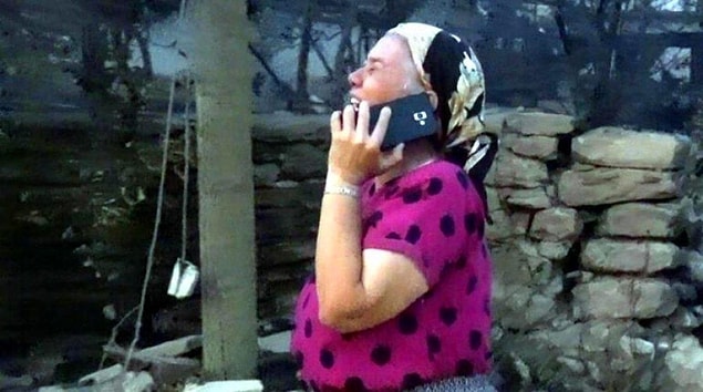 Binlerce vatandaş kendi imkanlarıyla saniyeler içerisinde yok olan geçmişlerini kurtarmaya çalışıyor ve maalesef HALA yardım bekliyorlar.