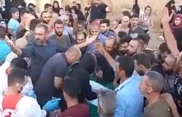 Doktorlar, adamın hayatta olduğunu teyit etti ve tedavi almasını sağladı.