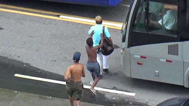 19. Eğer turistseniz devlet tarafından kolye, bileklik, saat gibi değerli şeyleri takmamanız söylenecek.