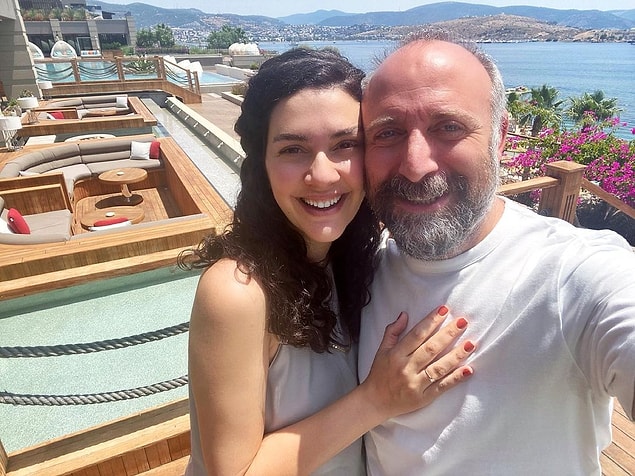 2009 yılında evlenen ünlü çift, binbir sansasyonla başlayan ilişkilerine rağmen gözlerden ve dedikodulardan uzak, mütevazi bir hayat dürmeye devam ettiler.