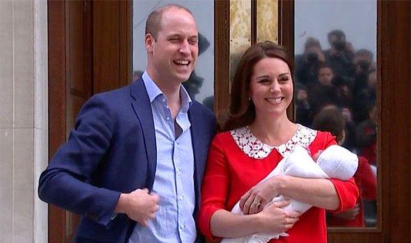 13. Kraliyet ailesine yeni bir varis doğduğunda bu haber Buckingham Sarayı'nda yayınlanan tebliğ ile halka bildirilirdi. Son zamanlarda ise kraliyet ailesi haberleri duyurmak için sosyal medya kullanmayı tercih ediyor.