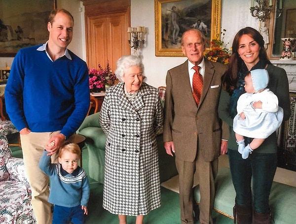 17. Kraliyet ailesi üyelerinin soyadları farklıdır. Prens George 'Cambridge' soyadını kullanmış, Prens Harry ise 'Harry Wales' ismini almıştır.