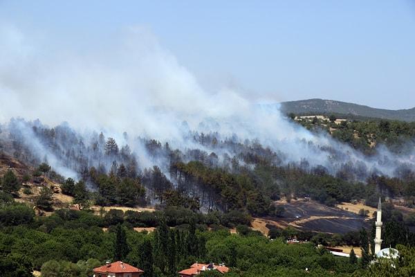 15:23 Uşak'ta yaklaşık 7 hektarlık alanda etkili olan orman yangını kontrol altına alındı.
