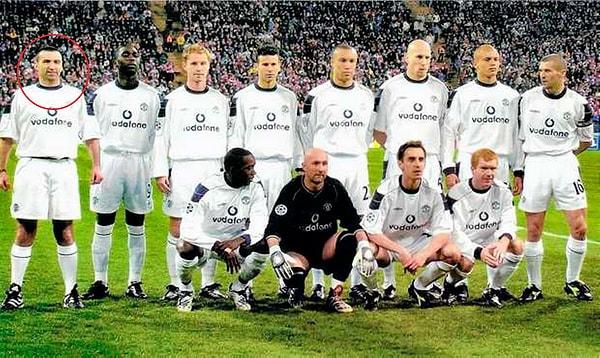 14. 18 Nisan 2001... Manchester United, Bayern Münih maçı öncesi takım, fotoğraf çektiriyor. Fakat kadro 12 kişi görünüyor. Karl Power adlı İngiliz taraftar fark edilmeden kadraja giriyor.