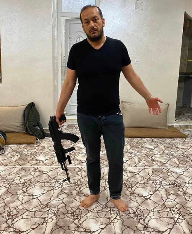 Yıldırım'ın profilini incelediğimizde kendisine ait pek çok silah fotoğrafıyla karşılaşıyoruz.