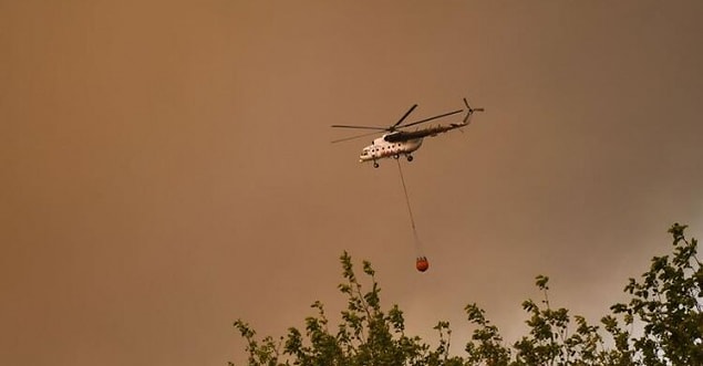 16:56 Rus helikopteri Türkevleri yangınına desteğe geldi.