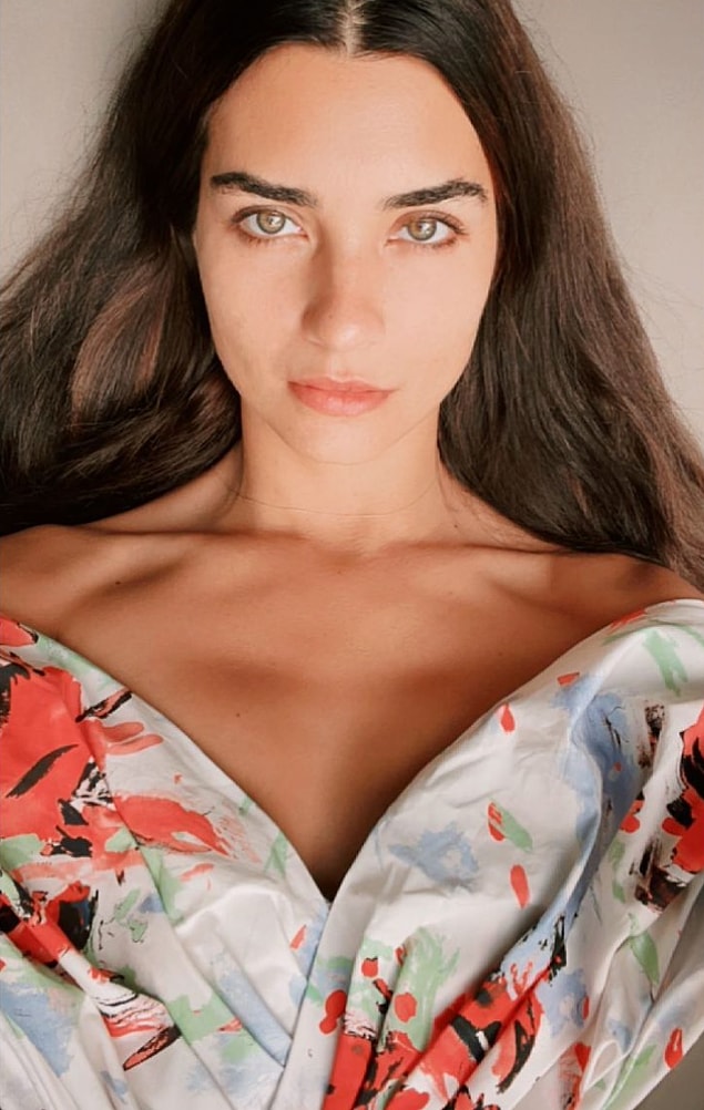 9. Tuğba Büyüküstün, ünlü bir Rus markasının reklam yüzü oldu ve reklam filmi çekimleri Türkiye'de gerçekleşti.