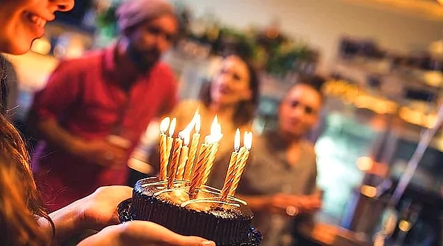 Aileye ve Sevdiklerinize Atabileceğiniz En Özel Doğum Günü Mesajları