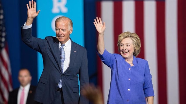 Hillary Clinton, Şubat ayında göreve başlayan Başkan Biden'a vize işlemlerini hızlandırması yönünde baskı yapıyor.