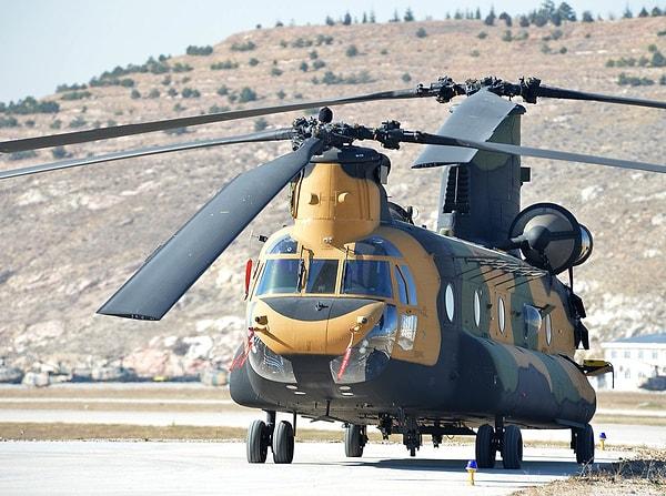 16:13 TSK'ya ait bir CH-47 Chinook tipi helikopter de Akçakaya'da söndürme çalışmalarına katıldı