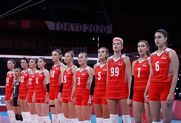 Bildiğiniz üzere bu sabah saatlerinde Tokyo Olimpiyatları'nda mücadele veren kadın milli voleybol takımımız Güney Kore ile karşılaştı.