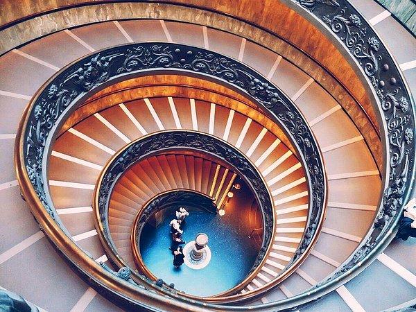 7. Vatikan Müzesi Merdivenleri, Roma, İtalya