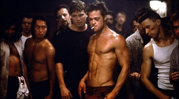 Edward Norton ve Brad Pitt'in başrollerinde yer aldığı Dövüş Kulübü (Fight Club) filmi, özellikle ikonik final sahnesiyle öne çıkıyordu.