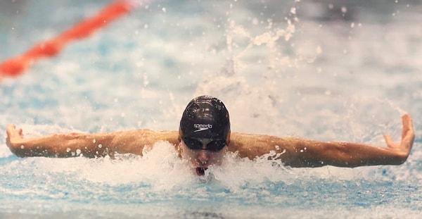 12. Eğer bir yüzücü dünya rekoru kırarsa bu otomatik olarak kaydediliyor ancak sporcu bu rekoru bir faks ile bildirmek zorunda.