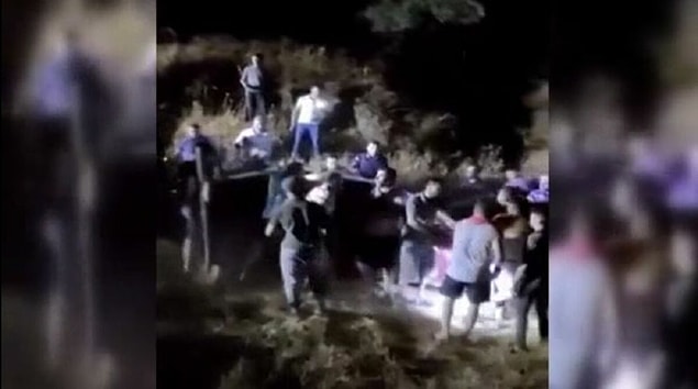 Dün gece yabancı plakalı kırmızı renkli bir otomobilin Aydın’da bulunan bir köye girmesi üzerine durumdan şüphelenen köylüler aracı uzaktan takibe aldı.