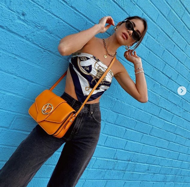 Bandanalara ek olarak ipek eşarplar da model ve influencerlar tarafından gündelik hayatta sık sık kullanılmaya başlandı bile.