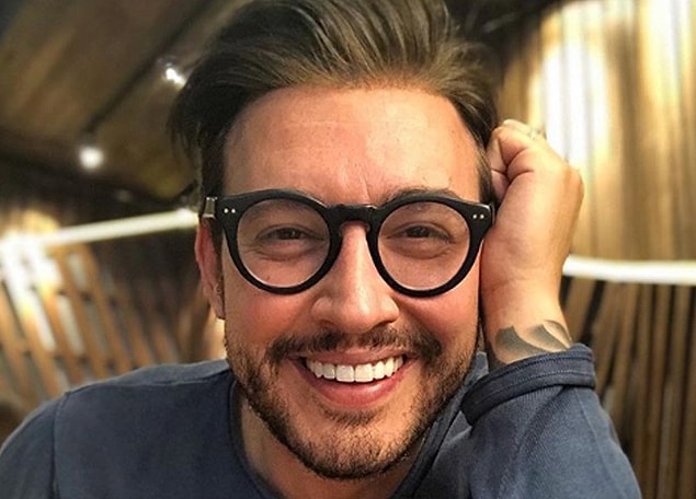 Ama şefimiz öyle başarılı, öyle tecrübeli ki Masterchef programıyla zirve yapmayı başardı.