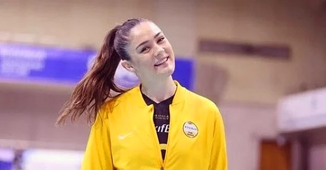 Zehra Güneş'in Oynadığı Takımlar ve Aldığı Ödüller