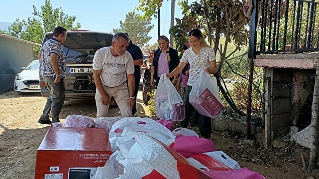 Çok zor ve üzücü günler yaşadıklarını belirten Fatma Tan ise, “Bir nebze olsun şu an mutluyum. Beni yalnız bırakmadıkları için çok teşekkür ederim. En ufak ayrıntısına kadar bütün çeyizim alındı. Çok teşekkür ediyorum” dedi.
