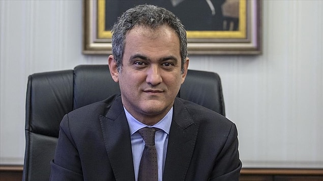 Selçuk'un yerine atanan isim ise Bakan Yardımcısı Prof. Dr. Mahmut Özer oldu. 👇