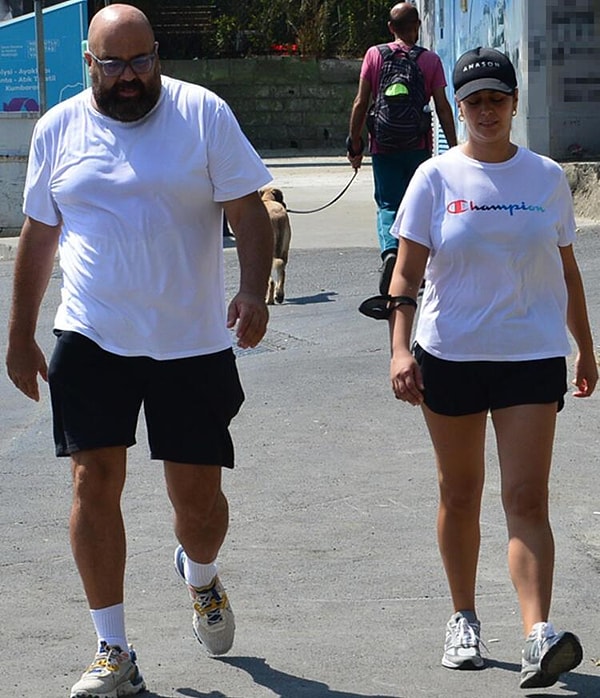 Ayrıca ülke genelindeki orman yangınları nedeniyle üzgün olduğu ifade eden Sivrioğlu, “Annemler Bodrum’da. Çok şükür iyiler. Annem Koah hastası olduğu için biraz etkilendi” dedi.