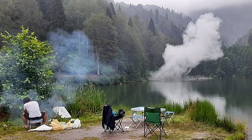 Ne Vakit Akıllanacağız? Karagöl Ulusal Parkı'nda Mangal ve Meşale Yaktılar