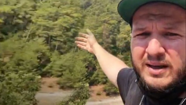 Ve elbette ki bu ünlü isimlerden en öne çıkanlarından biri de ünlü komedyen Şahan Gökbakar. Kendisi günlerdir yaptığı yayınlarla farkındalık kazandırdığı ve binlerce insana gerçekleri gösterdiği için hepimizin takdirini kazanan isimlerden.