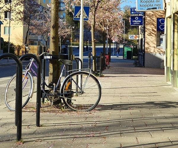 3. İsveç'teki terk edilmiş bisikletler ilginç bir yöntemle yeniden kullanılıyor.