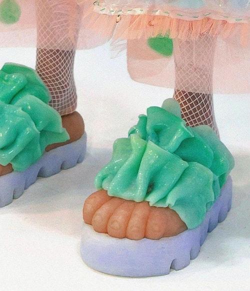 Her Vakit Yeni Bir Tuhaflıkla Karşımıza Çıkan Moda Dünyasının Son Yeniliği Ayaklı Ayakkabılar