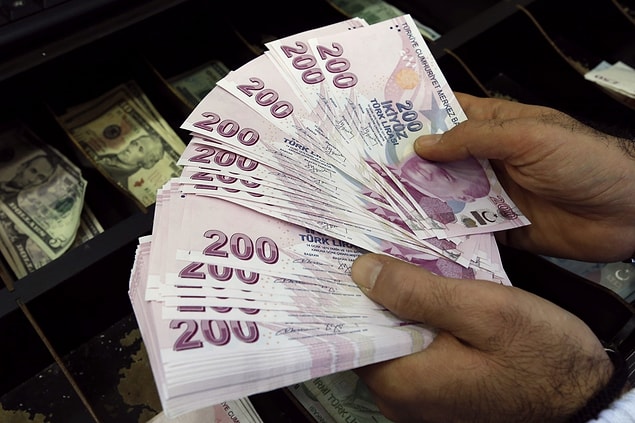 Biliyorsunuz ki son yıllarda Türk lirasının değer kaybetmesiyle beraber alım gücümüz de oldukça düşmüş halde. Ekonomik sıkıntılar yaşayan halkımız ise bu durumdan oldukça muzdarip.
