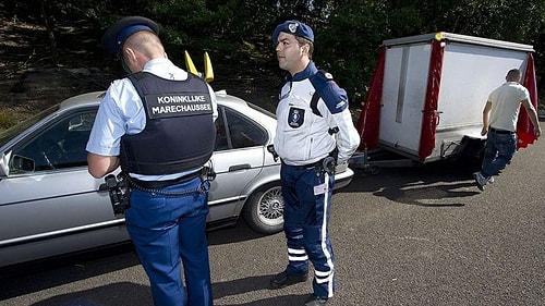 Hollanda'da Hudut Denetimleri Başladı: Aşı Sertifikası Gösteremeyenlere 95 Euro Ceza