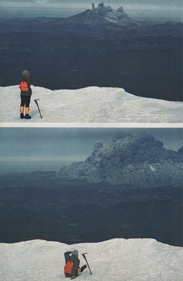 3. Dağ yürüyüşçüsü Adams Dağı'ndan St. Helens Yanardağı'nın patlamasını izliyor.