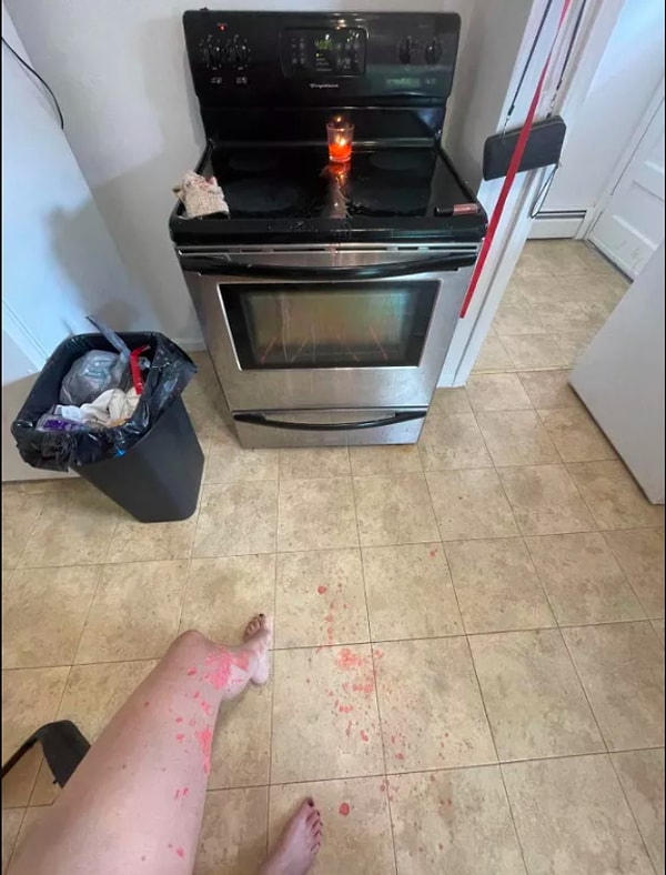 12. «О чем я думала, когда  зажгла свечу во время готовки, чтобы сделать обстановку расслабляющей?!».