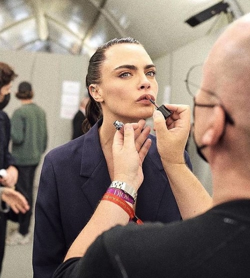 Cinsel Organını Satışa Çıkartarak Sansasyon Yaratan Model Cara Delevingne Çırılçıplak Fotoğrafını Paylaştı!