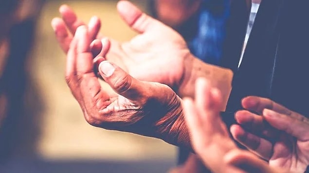 Bundan sonra herhangi bir iş görüşmesine girecek kişi Facebook iletisi üzerinden dua talebinde bulunabilecek.