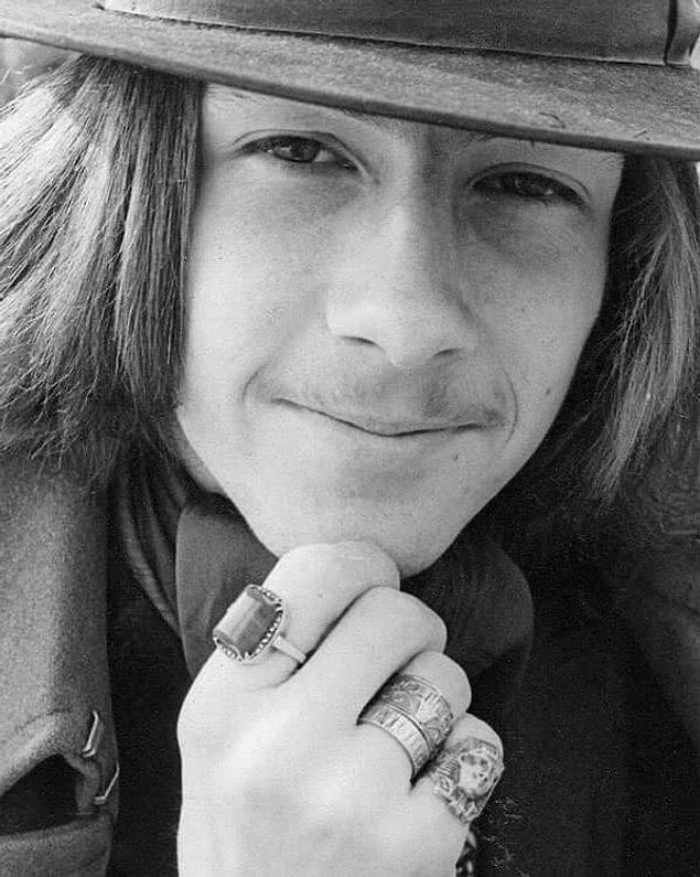 3. Tyrannosaurus Rex grubunun üyesi Steve Peregrin Took da kirazdan ölen başka bir isim. 1980 yılında verdiği bir partide morfin ve alkolü karıştıran Took'un ağzı hissizleşmiş, içtiği kokteyldeki kirazın çekirdeğinin boğazında kaldığını fark etmemiştir.