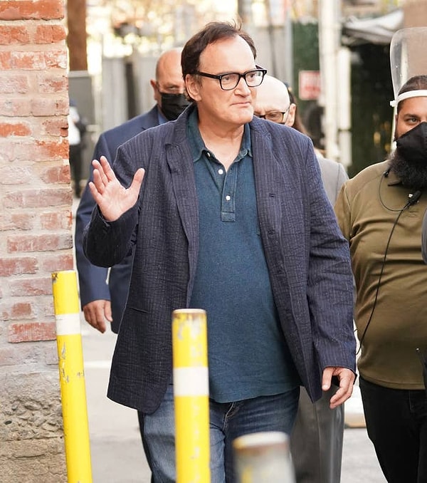 Во время участия в подкасте The Moment, Тарантино поделился историей из детства о том, как его мать стала на сторону учителей, которые раскритиковали его за написания сценариев в школе.