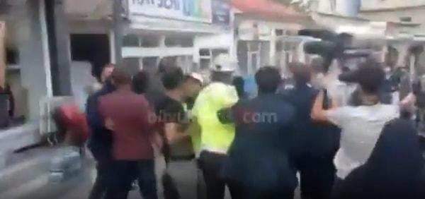 Akşener'e sözlü saldırının ardından polis kalabalığa müdahale etti.