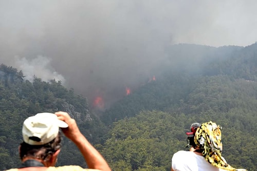 Ege Bölgesi'ndeki 275 Yangından 274'ü Söndürüldü: Köyceğiz'deki Yangın Denizli Sonuna Yaklaştı