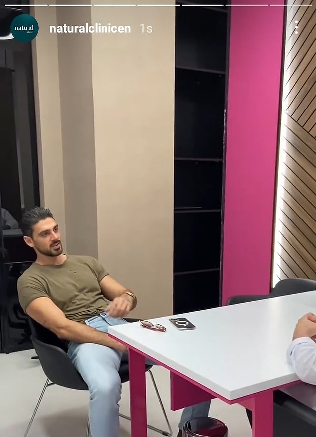 Merkeze girdikten sonra yetkililer ile görüşen oyuncu herkeste merak uyandırdı.