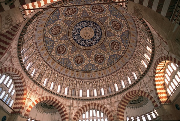 Mimar Sinan'ın Yaptığı Selimiye Cami Hangi Padişah Döneminde Yapılmıştır?