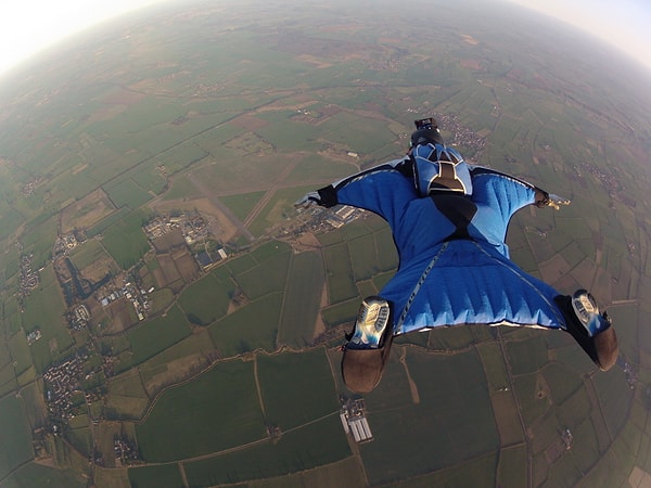 6. Wingsuit Uçuşu