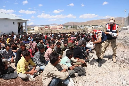 Yunanistan: Afgan Göçmenler İçin Türkiye'ye Daha Fazla Dayanak Verelim