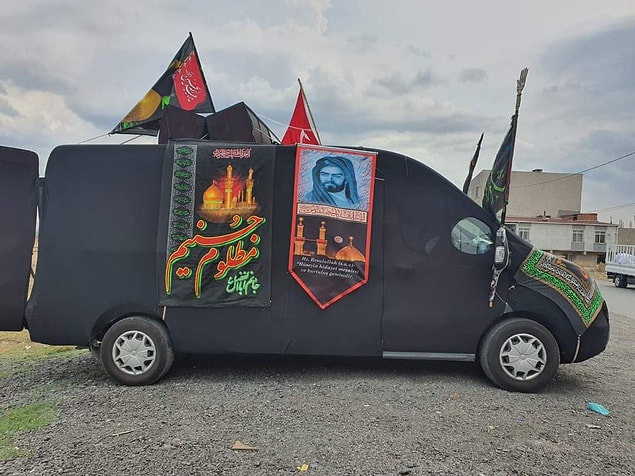 Caferi topluluğunu yakından tanıyan 24. dönem İstanbul milletvekili Ali Özgündüz’e göre videoda Muharrem ayı vesilesiyle Kerbela anması için Azerbaycanca bir mersiye okunuyor.