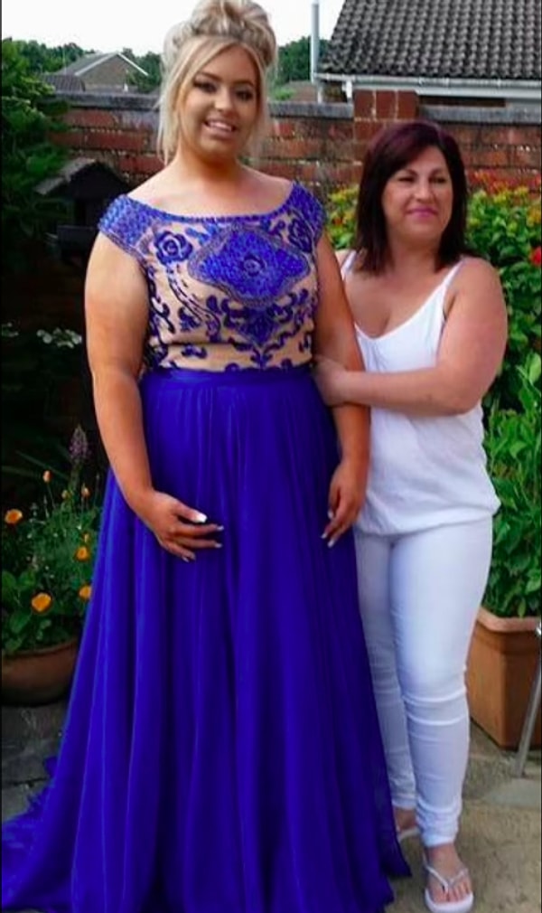 На тот момент ей было 16 лет, и ей пришлось проехать два часа, чтобы найти платье для выпускного вечера, которое бы ей подошло.