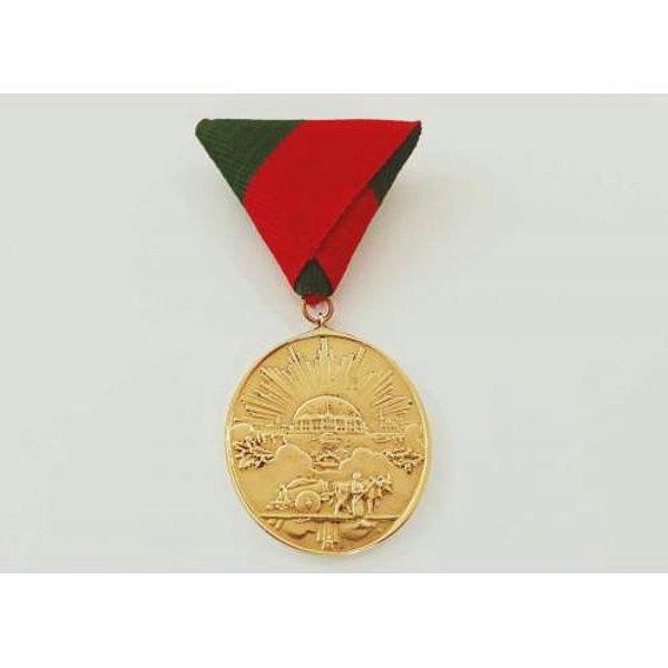Hasan Fehmi Bey'e savaşın ardından mali başarılarından dolayı TBMM tarafından kırmızı-yeşil şeritli İstiklal Madalyası verilmişti.