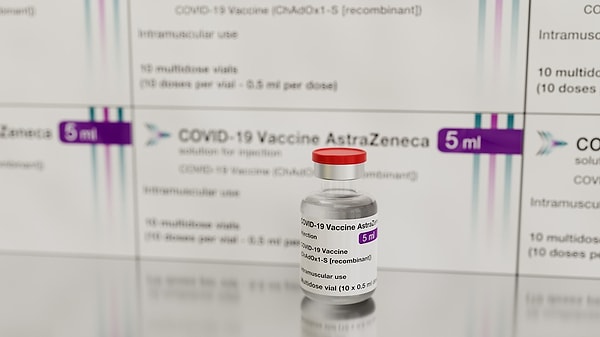 Araştırmalar üzerine aynı şebekenin 2020 yılının Kasım ayında da AstraZeneca aşısı hakkında 'şempanzelerden aldıkları zararsız adenovirüsü kullanıyorlar' gibi yanıltıcı bilgileri yaydığı tespit edildi.