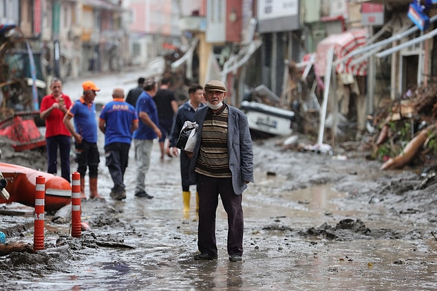 AFAD, bir süre önce can kaybının 11'e çıktığı bilgisini vermişti.
