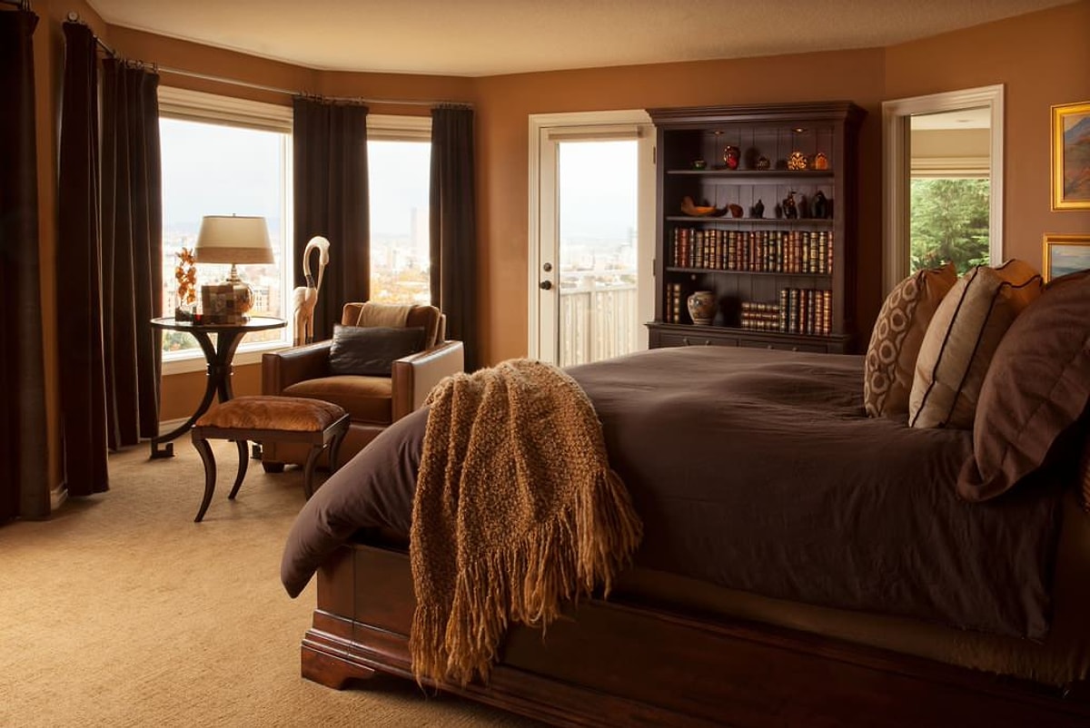 Спальня в коричневых тонах. Комнаты с коричневым цветом. Комнаты с коричневым цветом. Спальня в коричневом цвете. Комнаты с коричневым цветом.